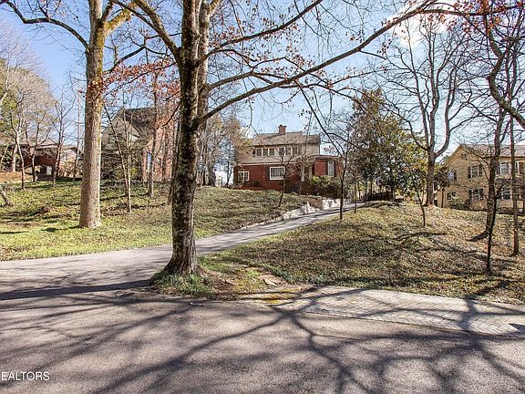 3rd image of 5538 Woodburn Dr