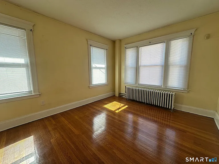 146 Adams St — Photo 5