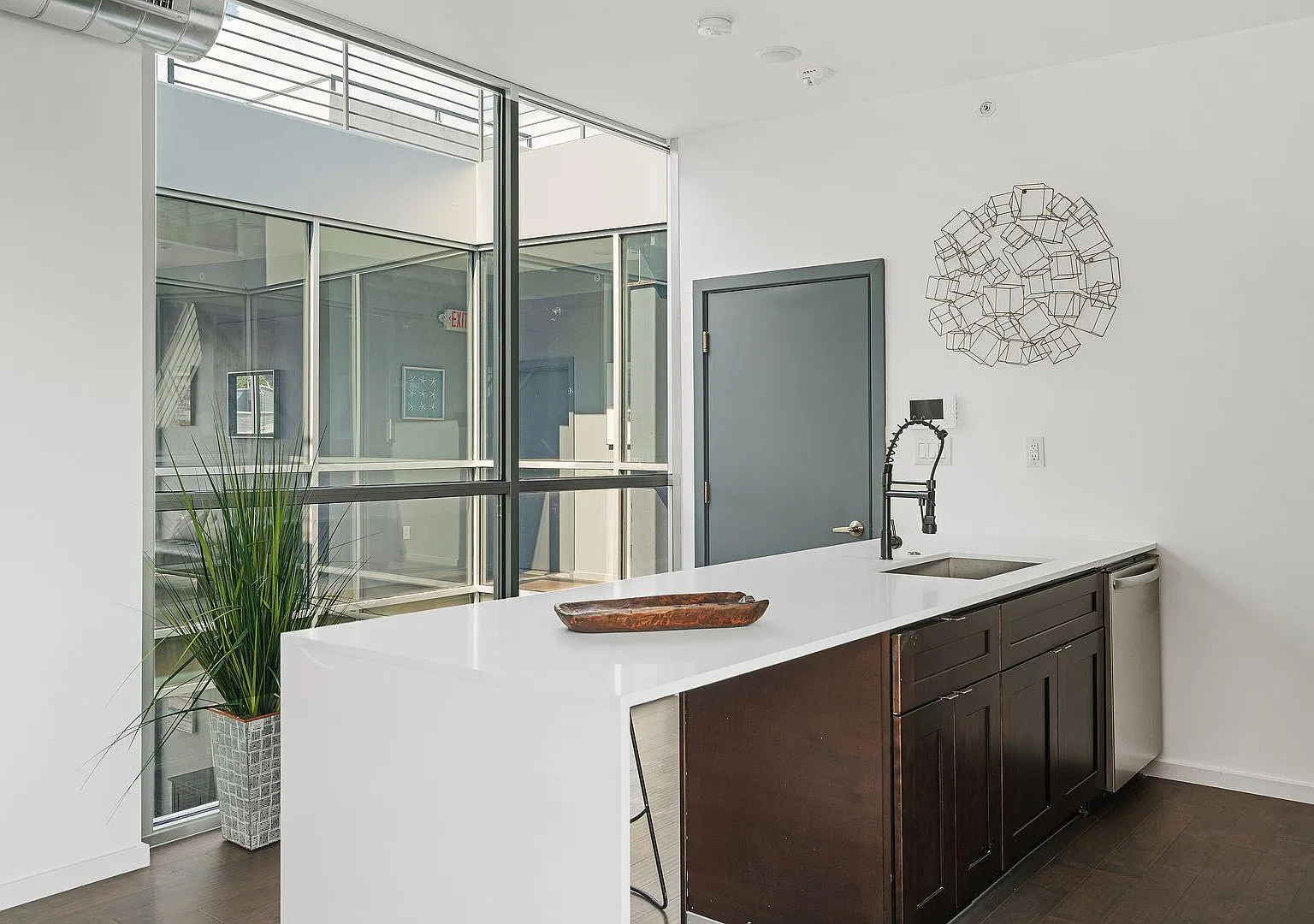 2 bed, 900 sqft, $1,995 — Photo 4