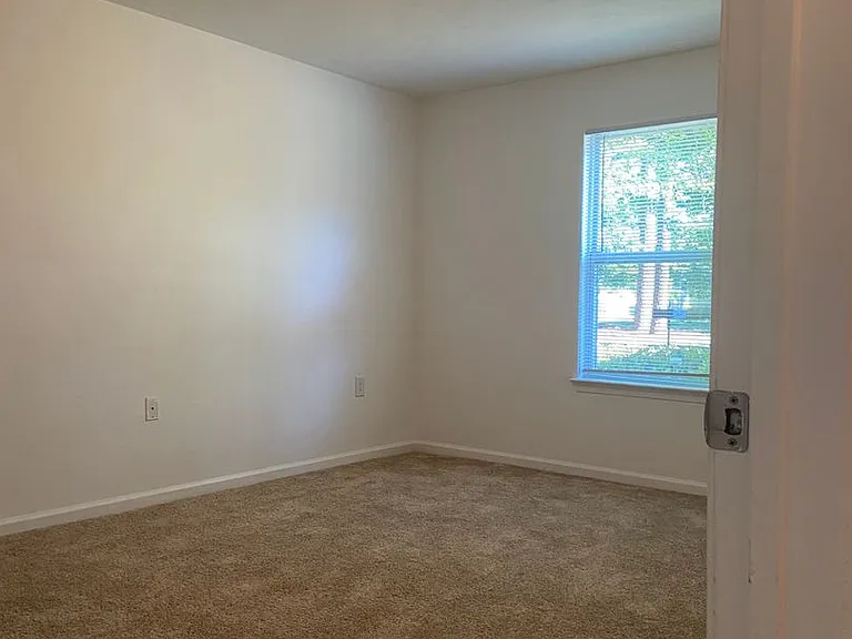 Acorn Grove Apartment Homes — Photo 13