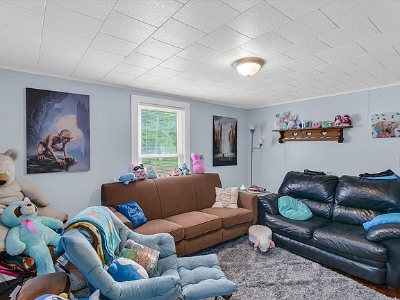 4th image of 608 N Market St