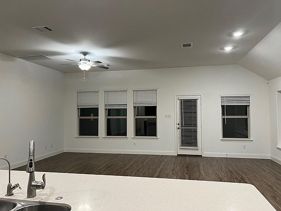Living Room/Island
