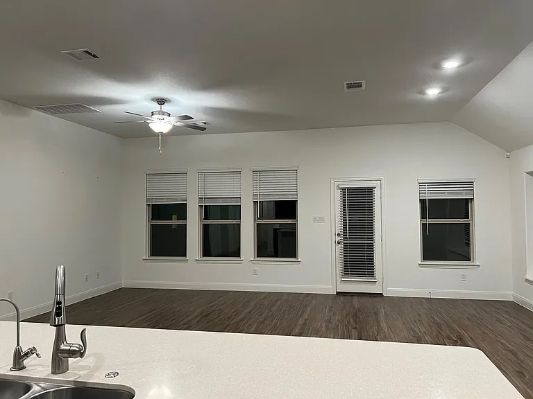 Living Room/Island