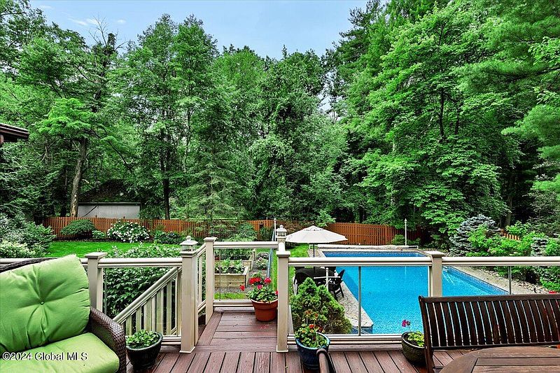 2nd image of 52 Bentwood Court