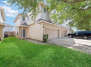 8734 Rainglen Ln, Houston, TX 77044