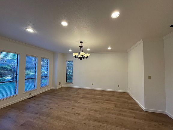 3rd image of 1092 Laureles Dr