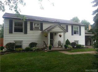 47 Briarwood Dr, Lockport, NY