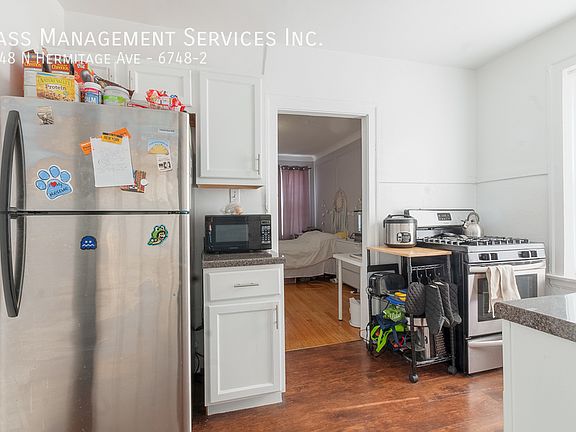 5th image of 6748 N Hermitage Ave #2