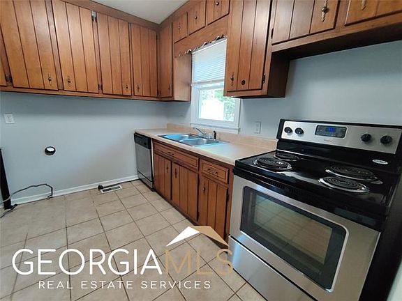 5th image of 1745 Scott Cir SE