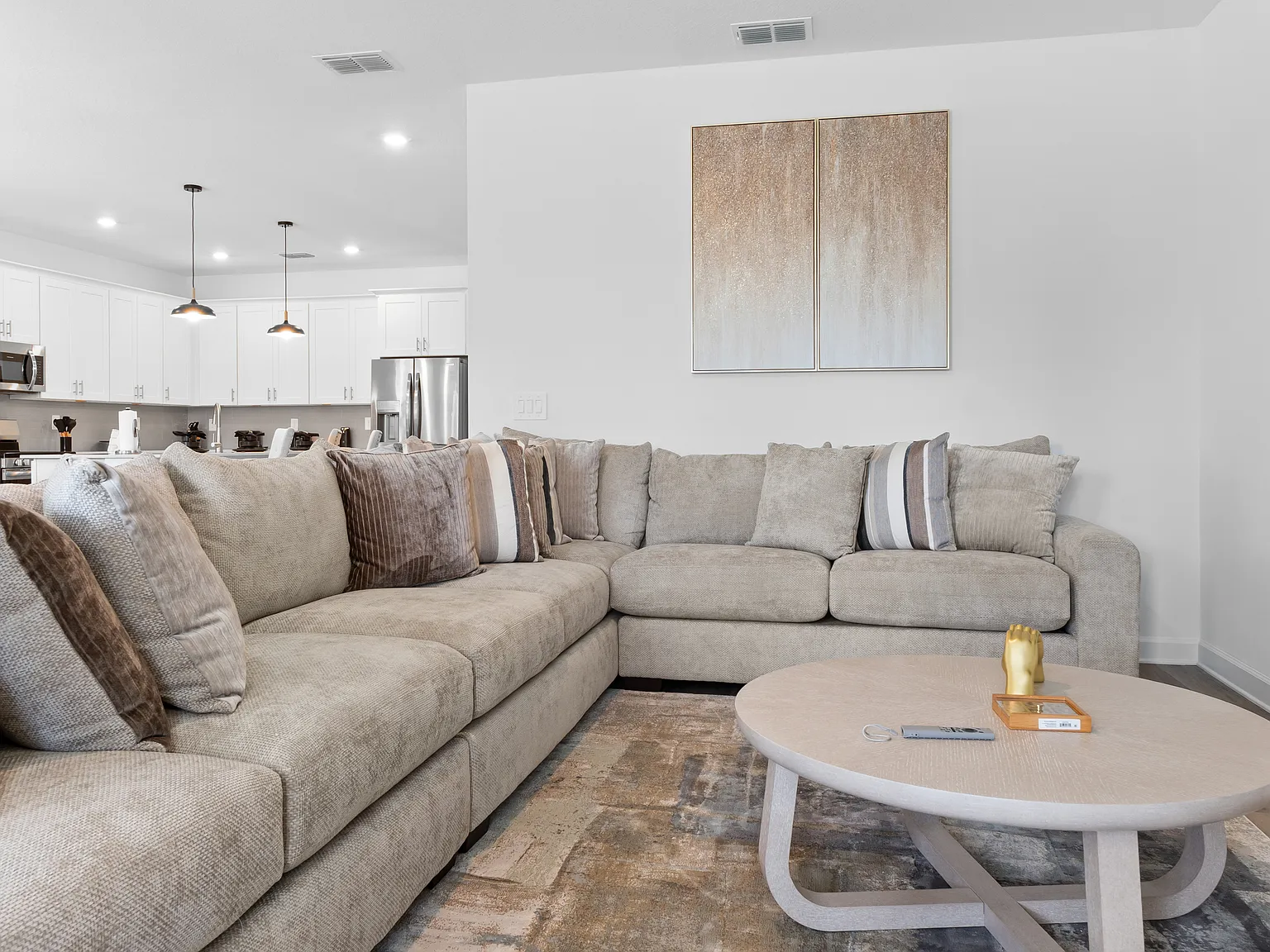 6 bed, 3275 sqft, $4,300 — Photo 3