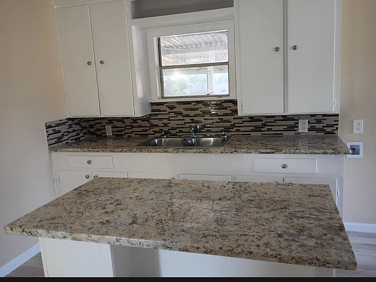2820 Moore Ave — Photo 7
