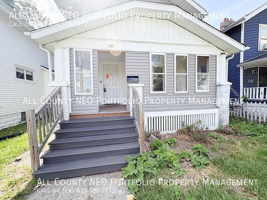2 Bedroom Home with Enclosed Front Porch & Fenced Backyard! — Photo 3