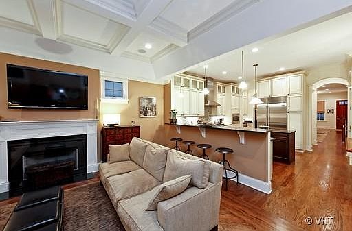 3rd image of 4141 N Bell Ave