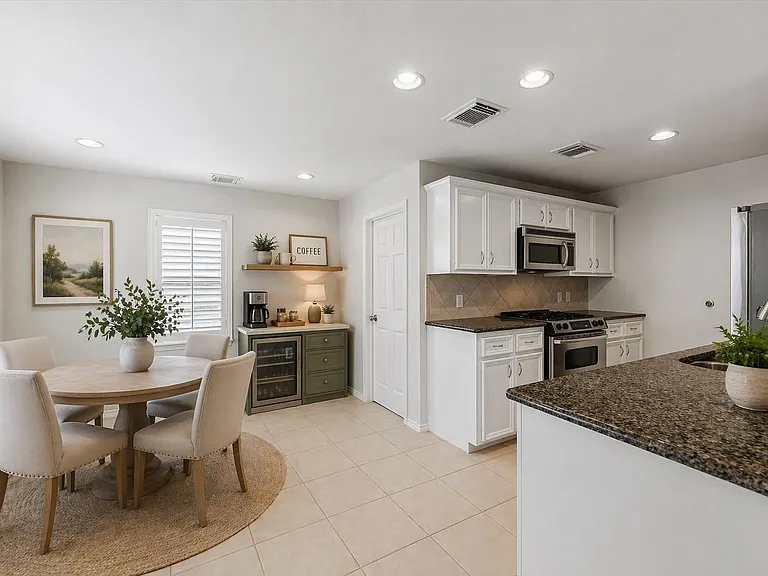 922 W Heights Hollow Ln — Photo 14