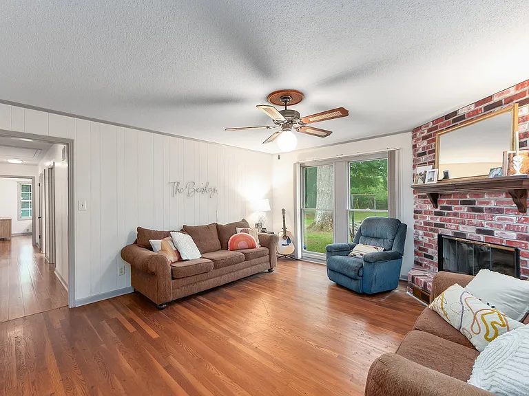128 Laurie Cir — Photo 16