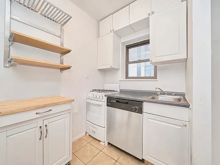 100 Lexington Ave #3-C — Photo 3