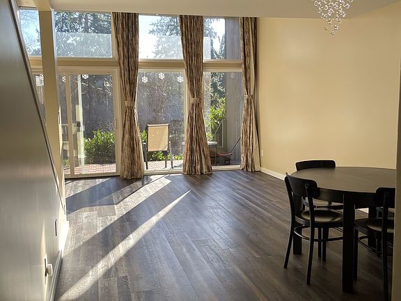 2nd image of 13859 NE 65th St APT 578
