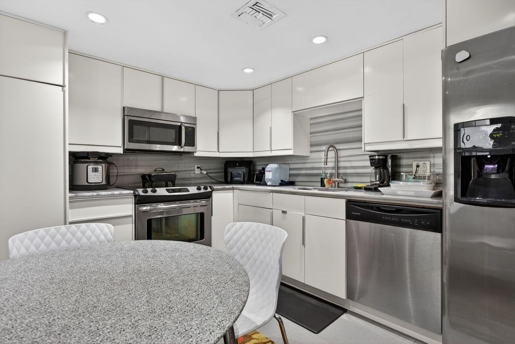 901 W Cypress Lane #103, photo 6