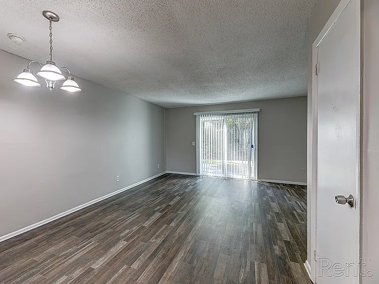 River Ridge Apartments — Photo 12