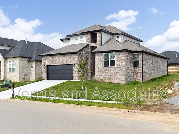 3rd image of 1121 Whistler St