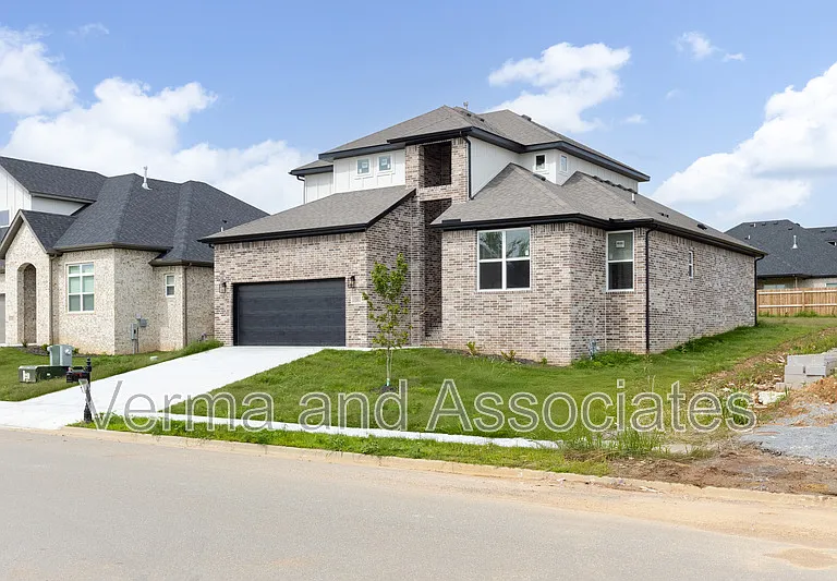 1121 Whistler St — Photo 3