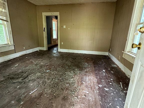 2nd image of 2415 SW Fillmore St
