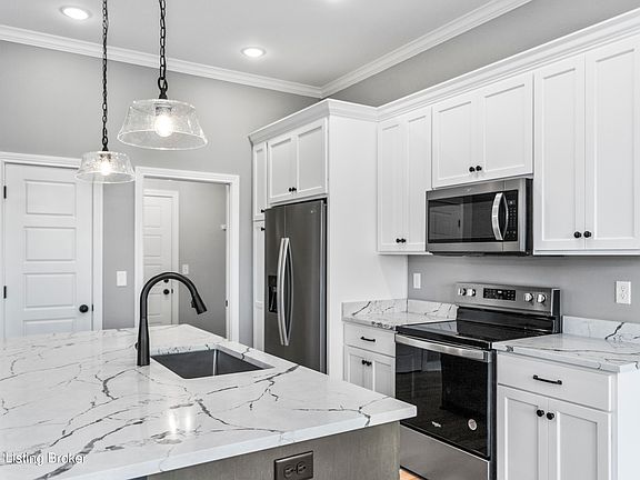 4th image of 399 Williamsburg Dr
