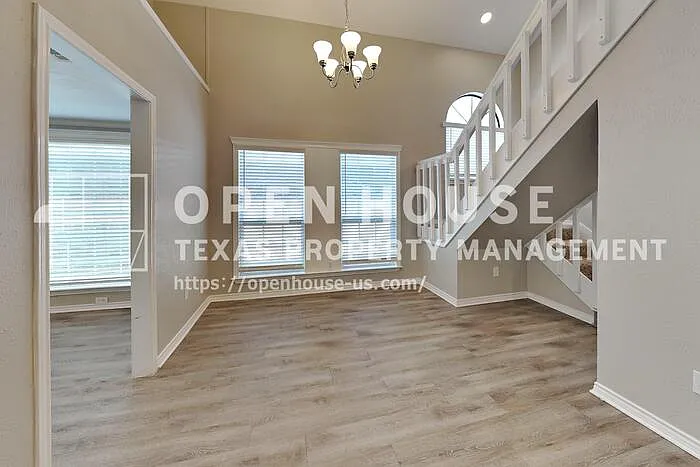 2111 Holly Hill Ln — Photo 8