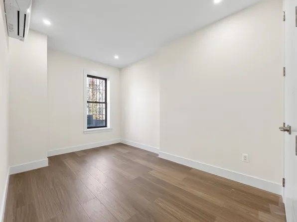 1733 Grove Street image 4 of 17