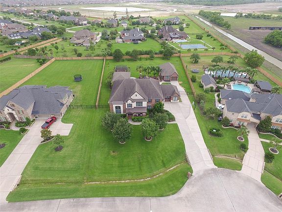 THE ACRE LOT IS IDEALLY LOCATED AT THE END OF A PRIVATE CUL-DE-SAC. THE AERIAL ALSO HIGHLIGHTS THE GATED DRIVE LEADING TO THE GUEST HOUSE, ENCLOSED RAISED ORGANIC GARDEN, FRUIT AND PALM TREES AND SO MUCH MORE!