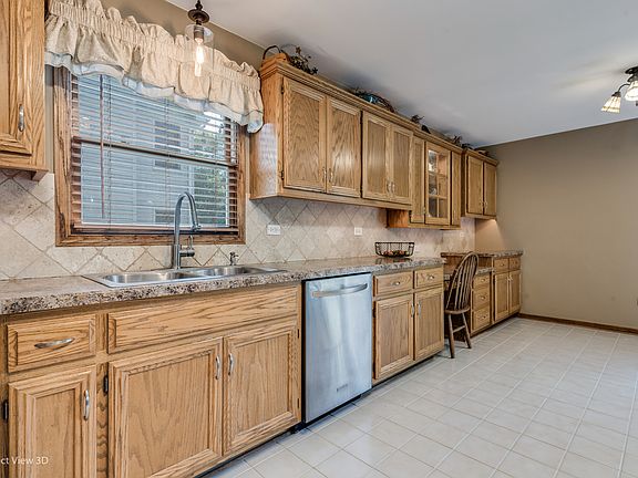 5th image of 307 Savoy Dr
