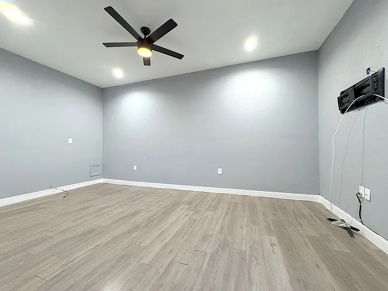 3046 Bariloche Dr — Photo 15