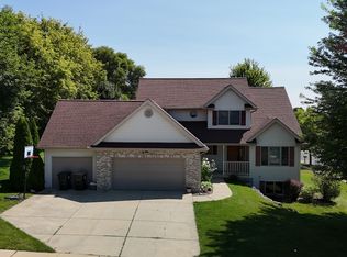 211 N Heatherstone Dr, Sun Prairie, WI