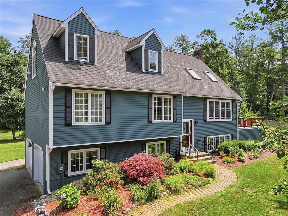 1st image of 24 Piccadilly Cir