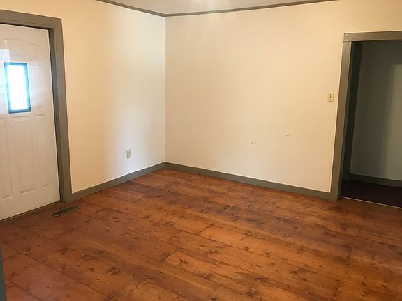 3rd image of 190 12th St NE