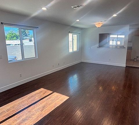 3rd image of 11241 Emelita St #Top