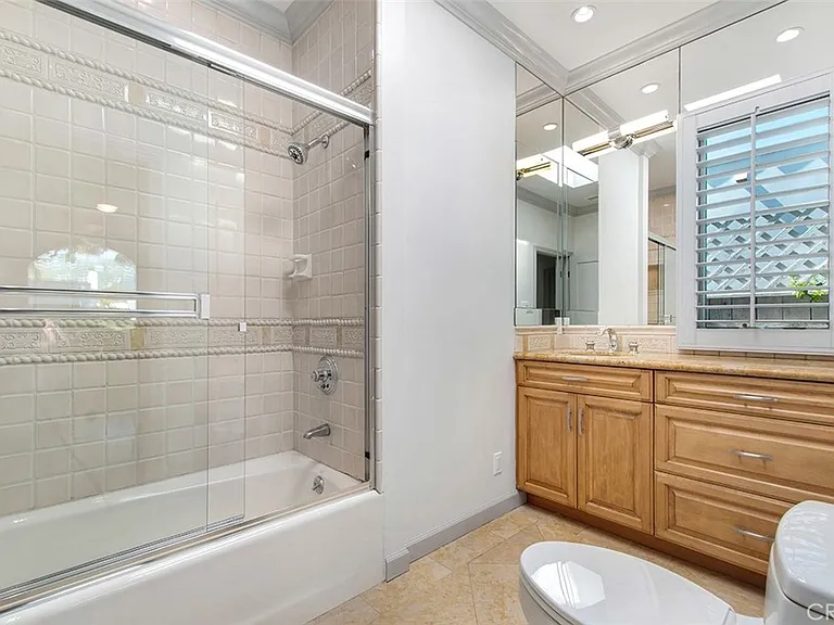 8848 Ashcroft Ave — Photo 16
