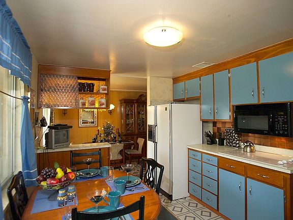 4th image of 8926 Oakwood St