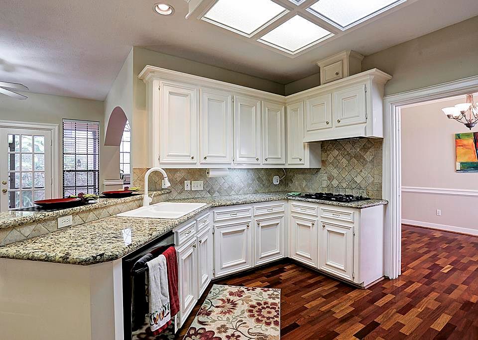 2nd image of 6992 Oakwood Place Ct E