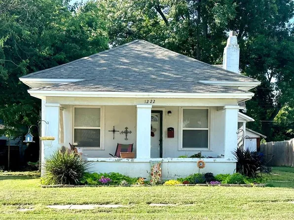 1222 W Oregon Ave, Chickasha, OK 73018