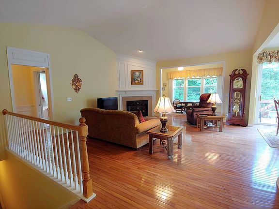 3rd image of 2816 Wessex Dr