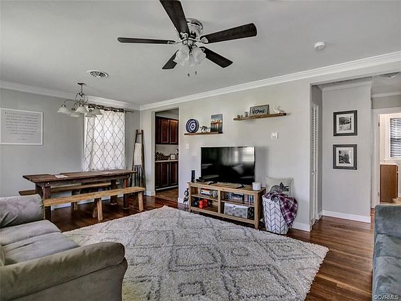 3rd image of 211 N Kalmia Ave