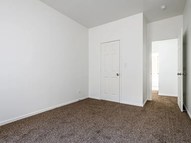 8100 S Essex Ave — Photo 12