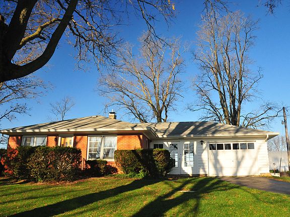 breezeway w/attached garage
