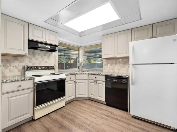 4490 NW 17th Ter, Oakland Park, FL 33309