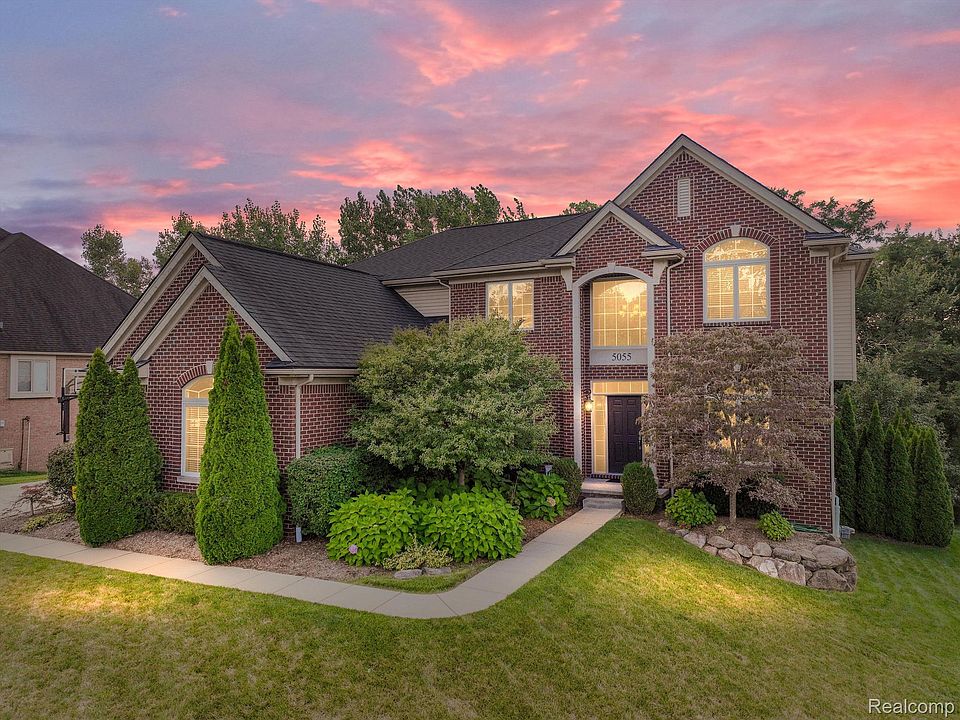 1st image of 5055 Parkgate Dr