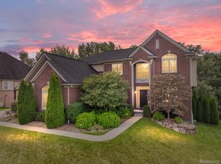 5055 Parkgate Dr, Commerce Township, MI 48382