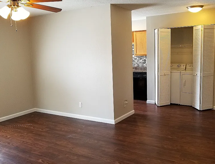 Steeple Club Apartments — Photo 35