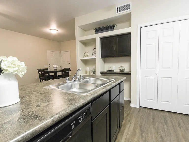 500 S Yarbrough Dr — Photo 16
