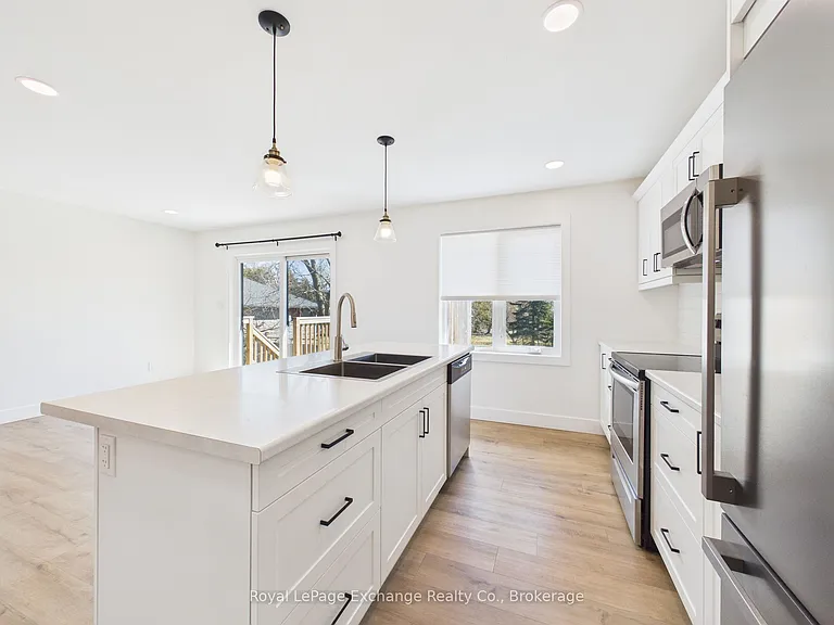 1085 Sutton St — Photo 5